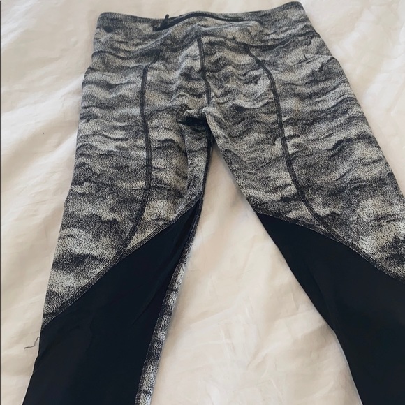 Lululemon - Picture 3 of 5